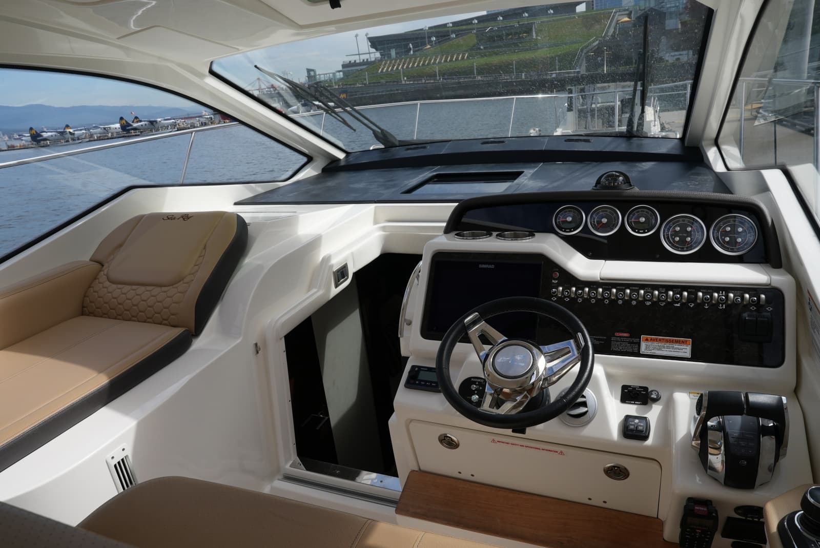 2019 Sea Ray Sundancer 350 Coupe - Photo 6