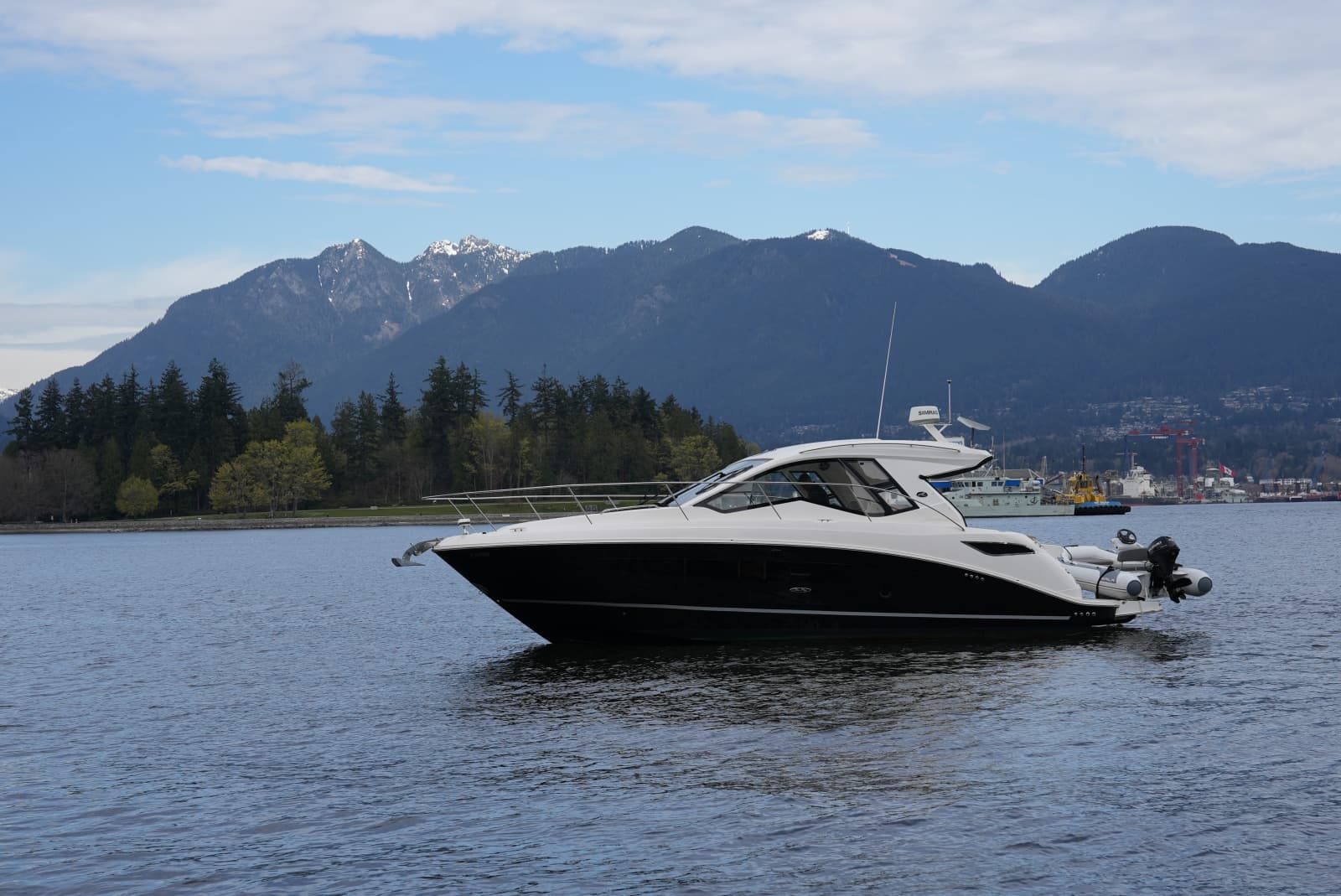 2019 Sea Ray Sundancer 350 Coupe - Photo 3