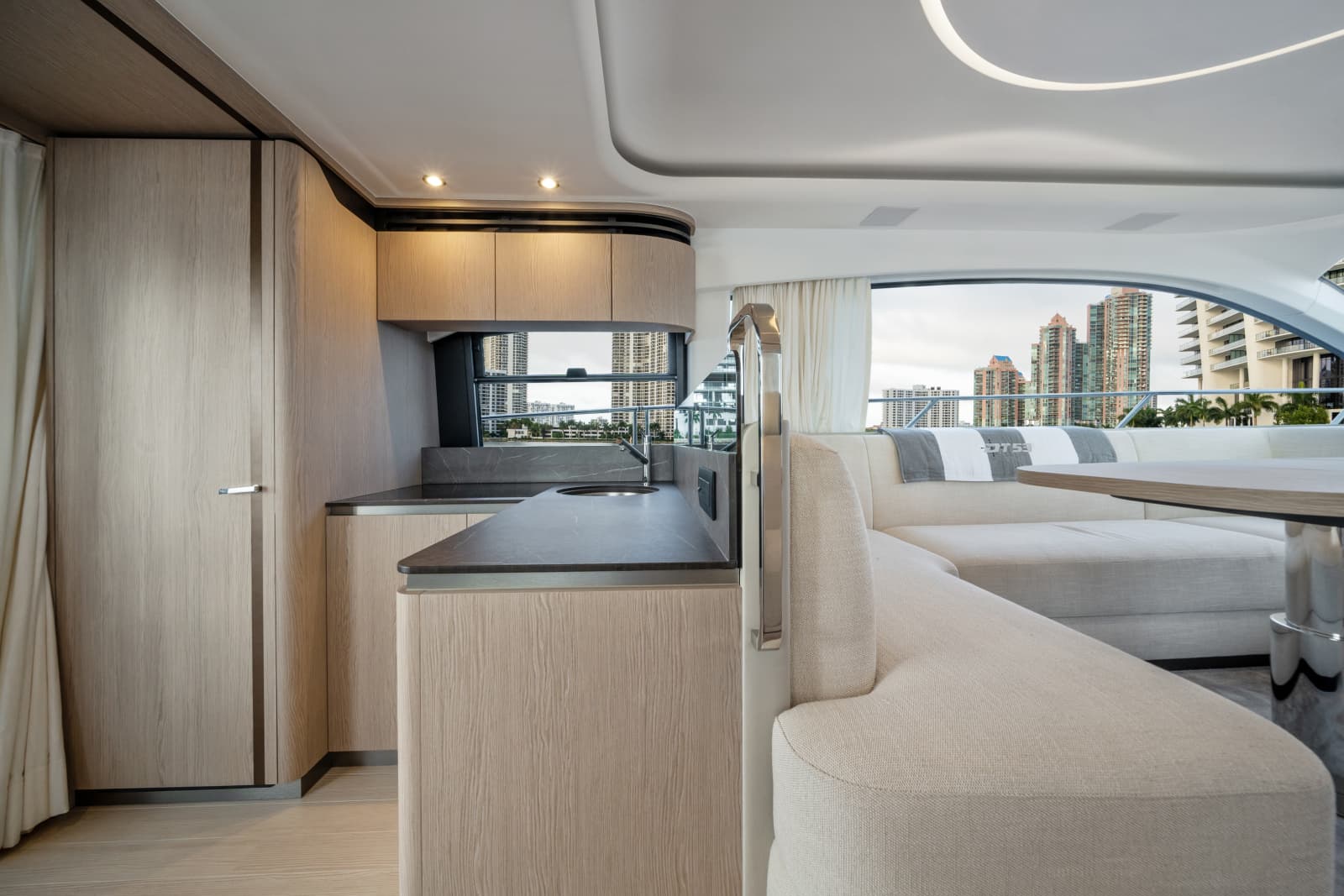 2023 Azimut 53 FLY
