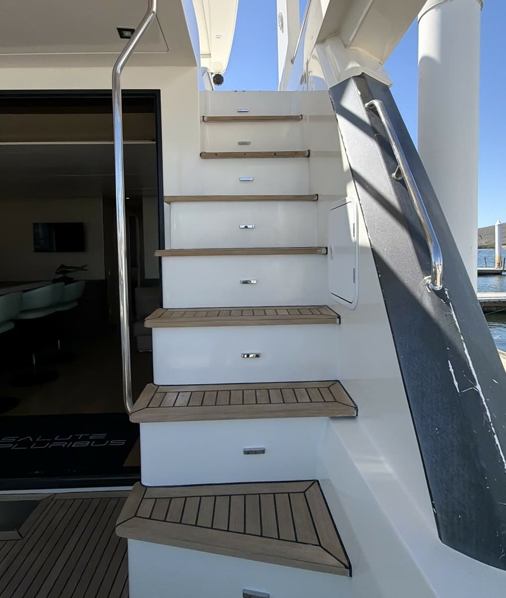 Steps to Flybridge