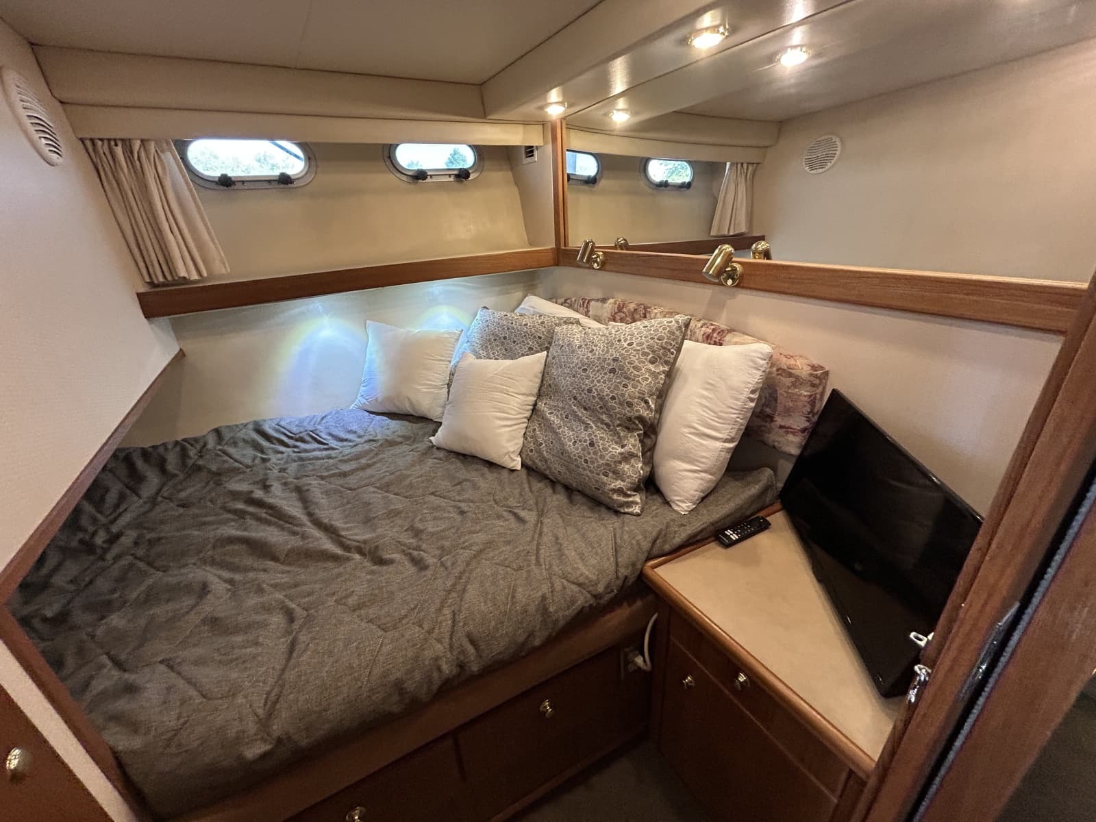 1999 Bayliner 4788 - Photo 23