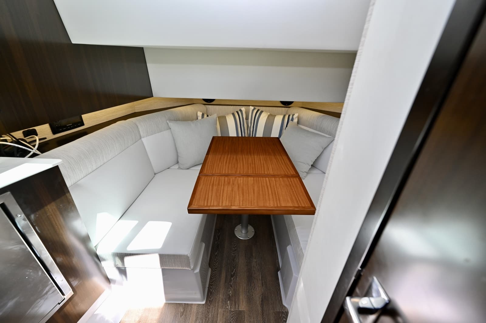 Lower Cabin Convertible Dinette