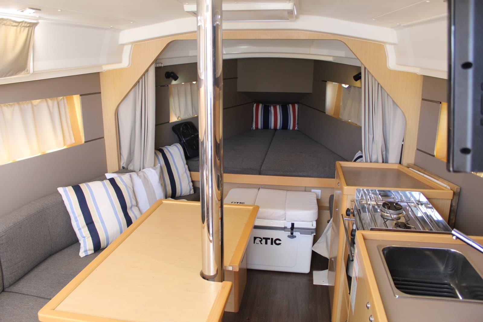 2016 Beneteau 35 Oceanis