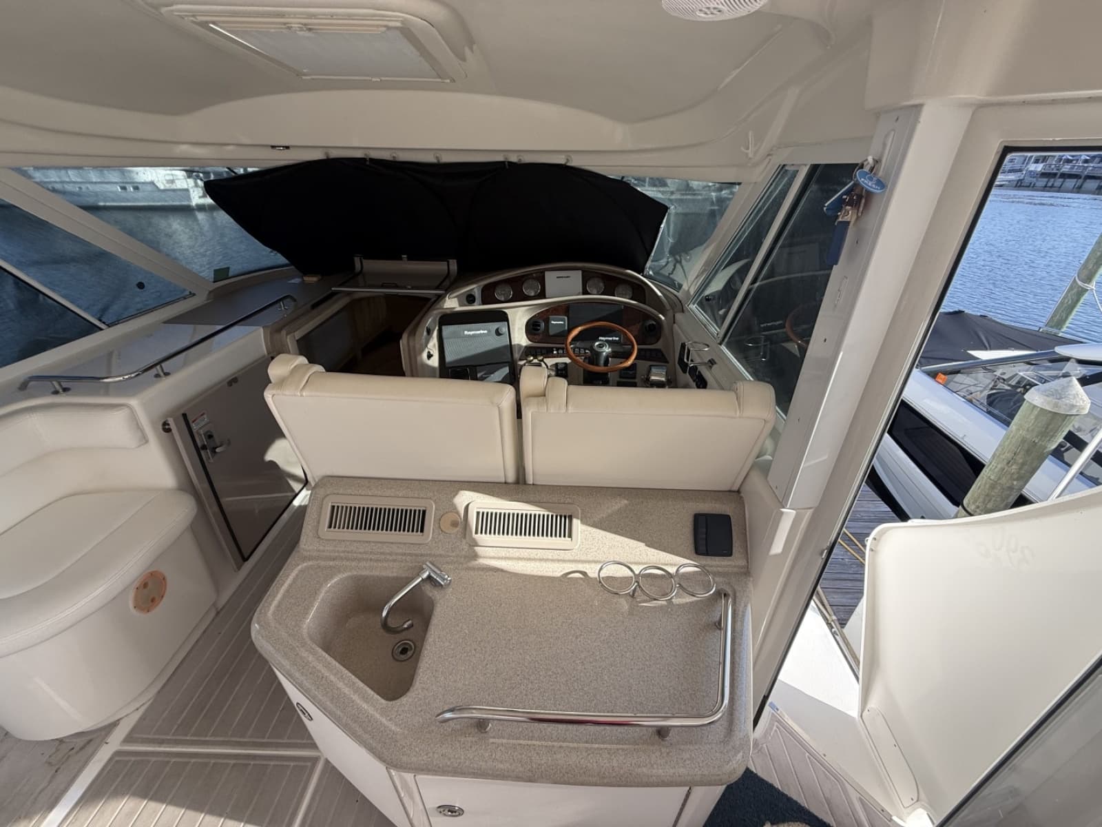 2004 Sea Ray 390 Motor Yacht