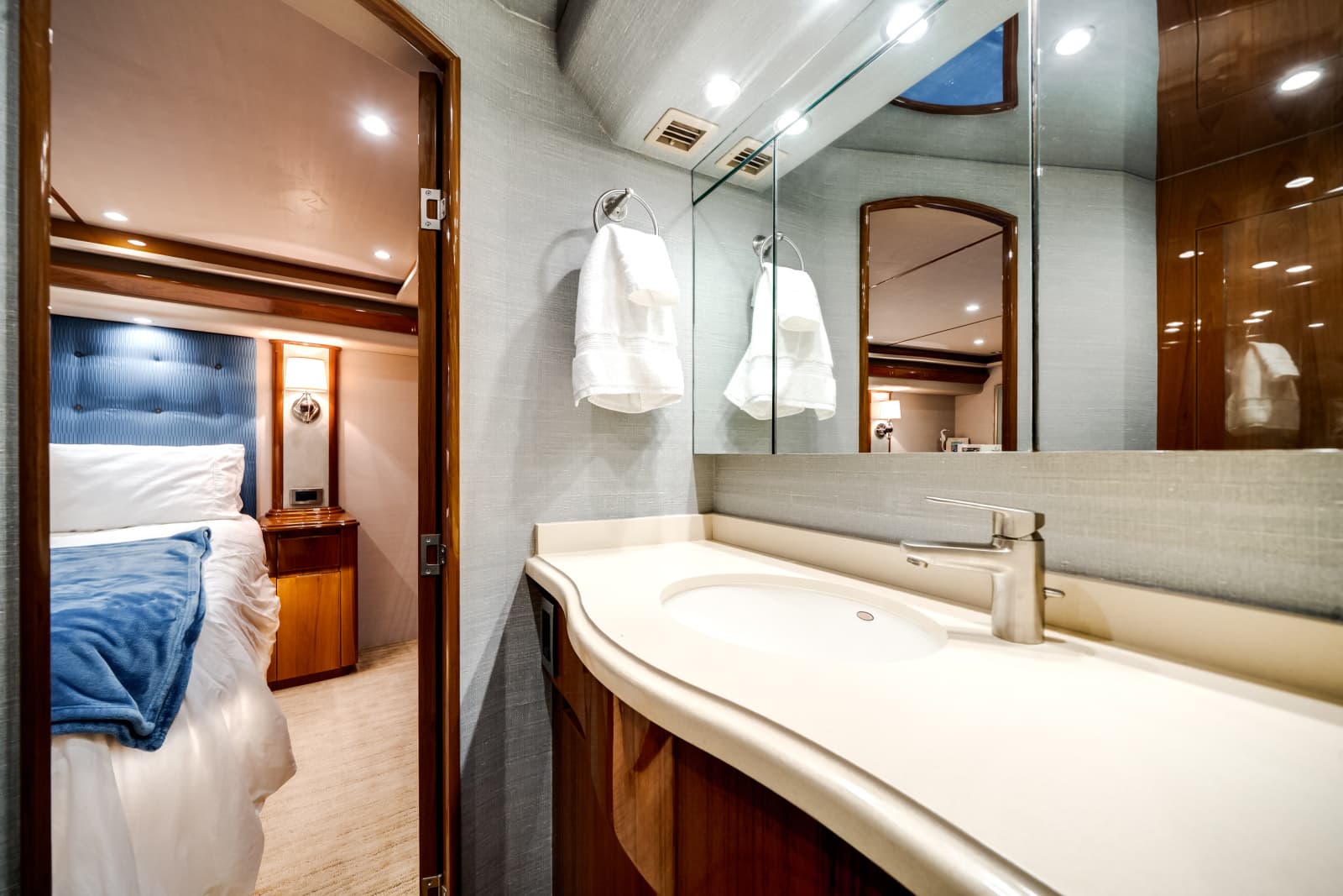 2015 Viking 70 CV ENCLOSED BRIDGE