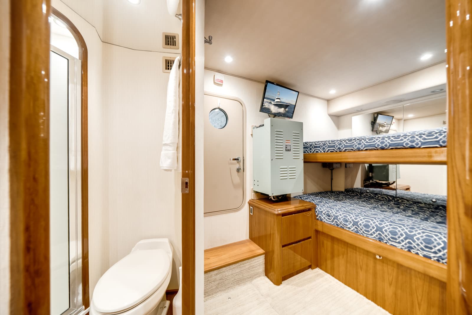 2015 Viking 70 CV ENCLOSED BRIDGE