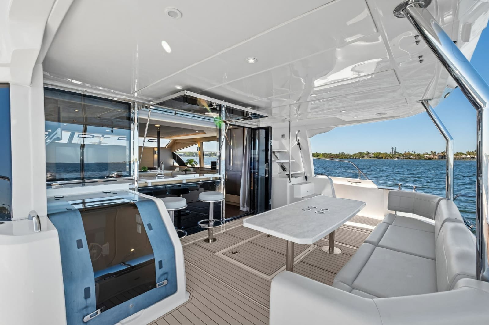 2022 Aquila 54 Yacht