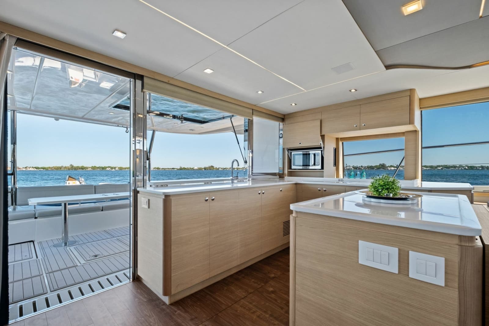 2022 54 Aquila Powercat 'Remarkable I'