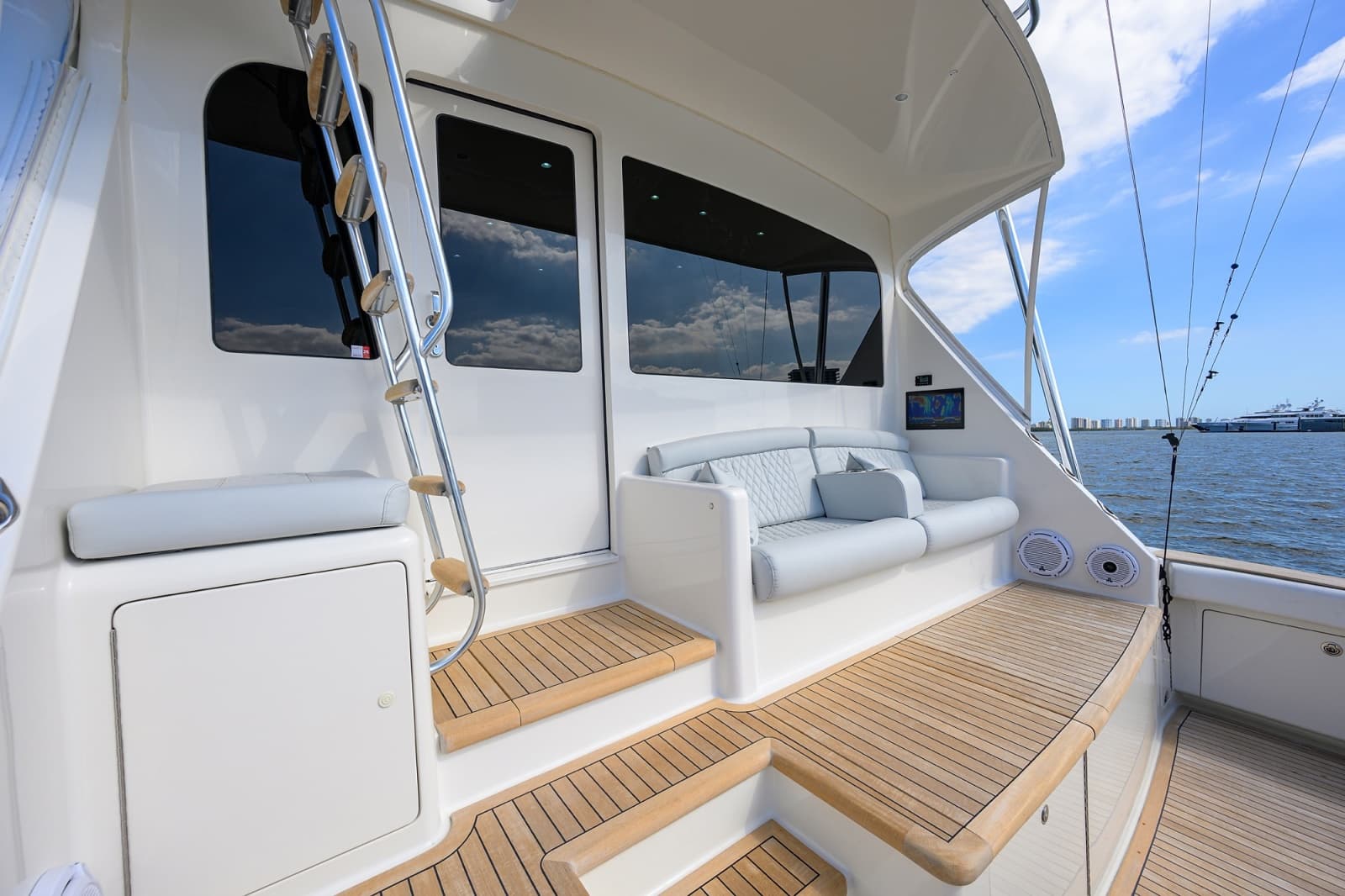 Viking 68 - BLOWFISH3 - Mezzanine Seating 