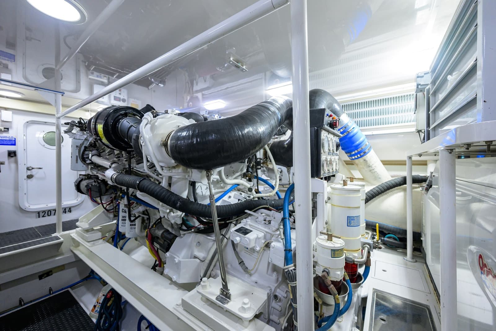 Viking 68 - BLOWFISH3 - Engine Room