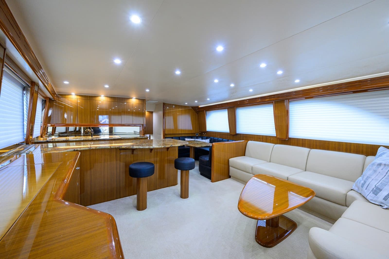 Viking 68 - BLOWFISH3 - Salon