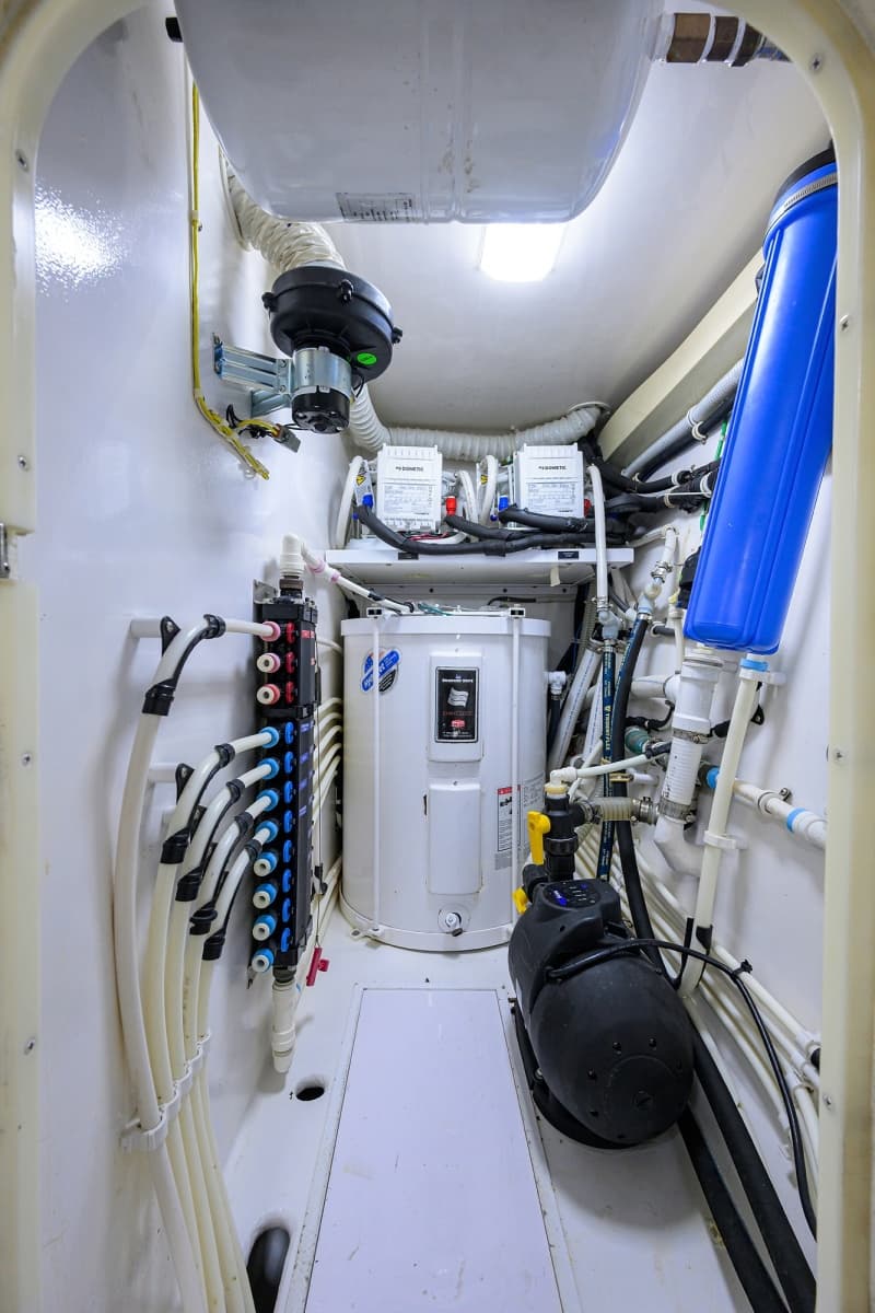 Viking 68 - BLOWFISH3 - Engine Room