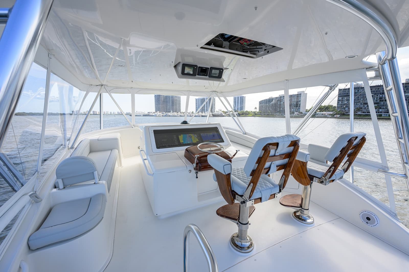 Viking 68 - BLOWFISH3 - Flybridge 