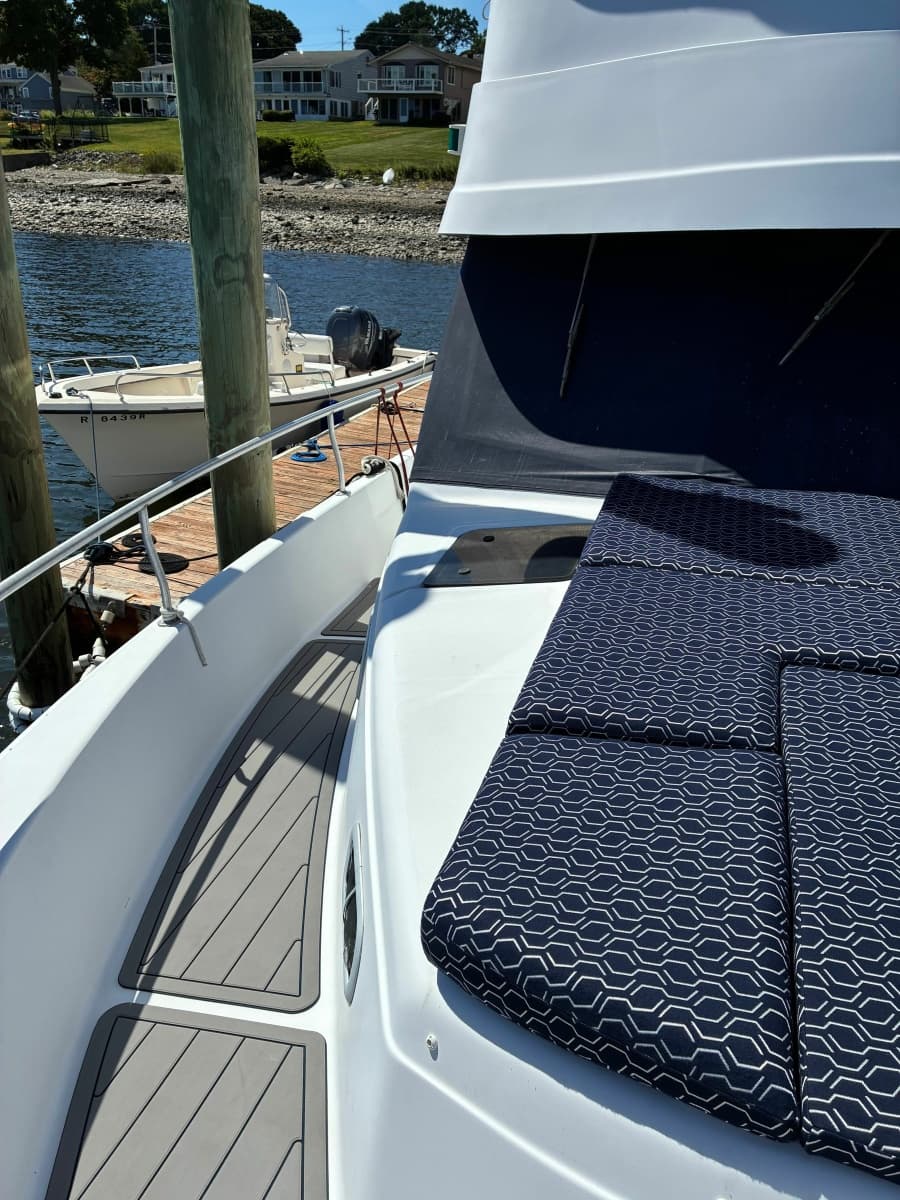 1998 Mainship 350 Trawler - Photo 33