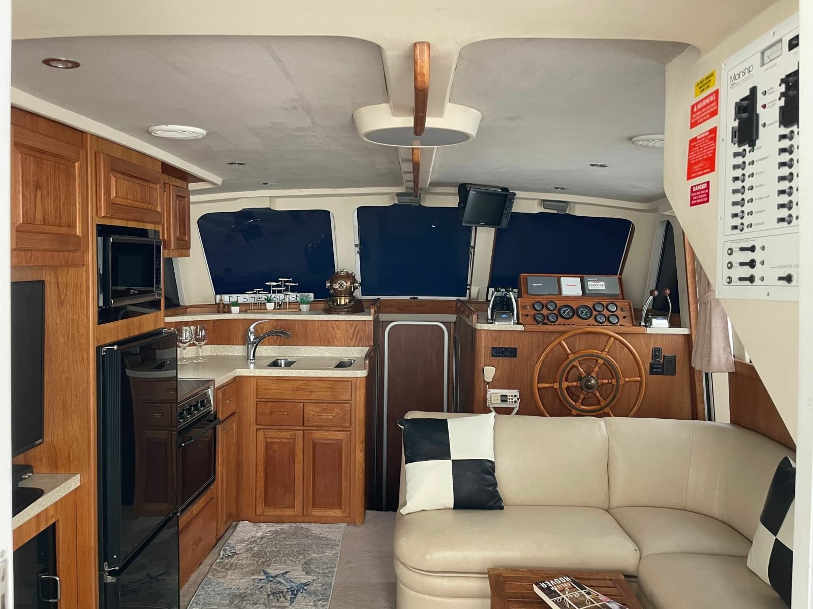 1998 Mainship 350 Trawler