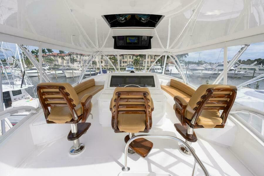 Viking 72 TAMI ANN - Flybridge Helm Seating