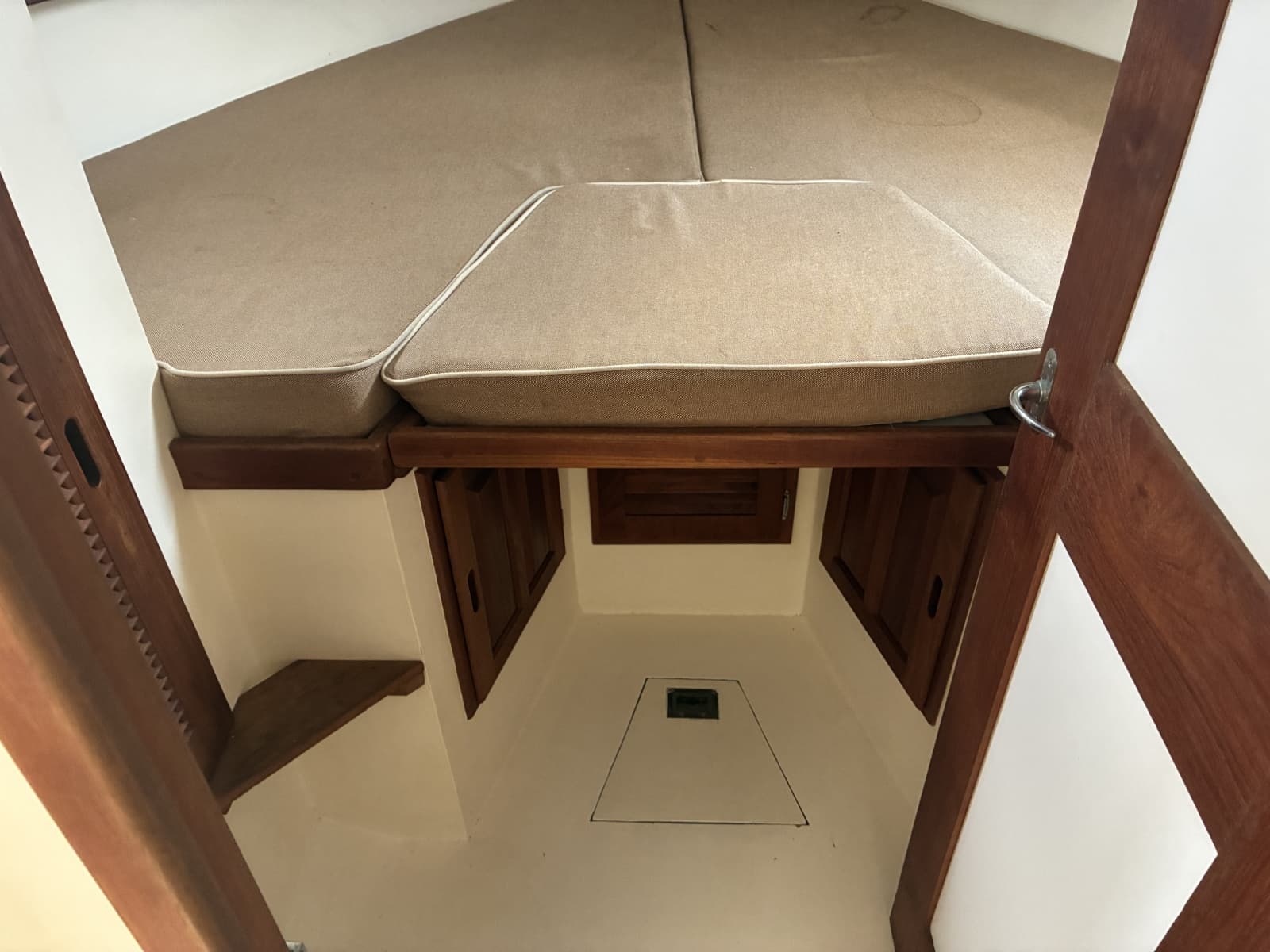 1989 Duffy 35 Flybridge - Ford