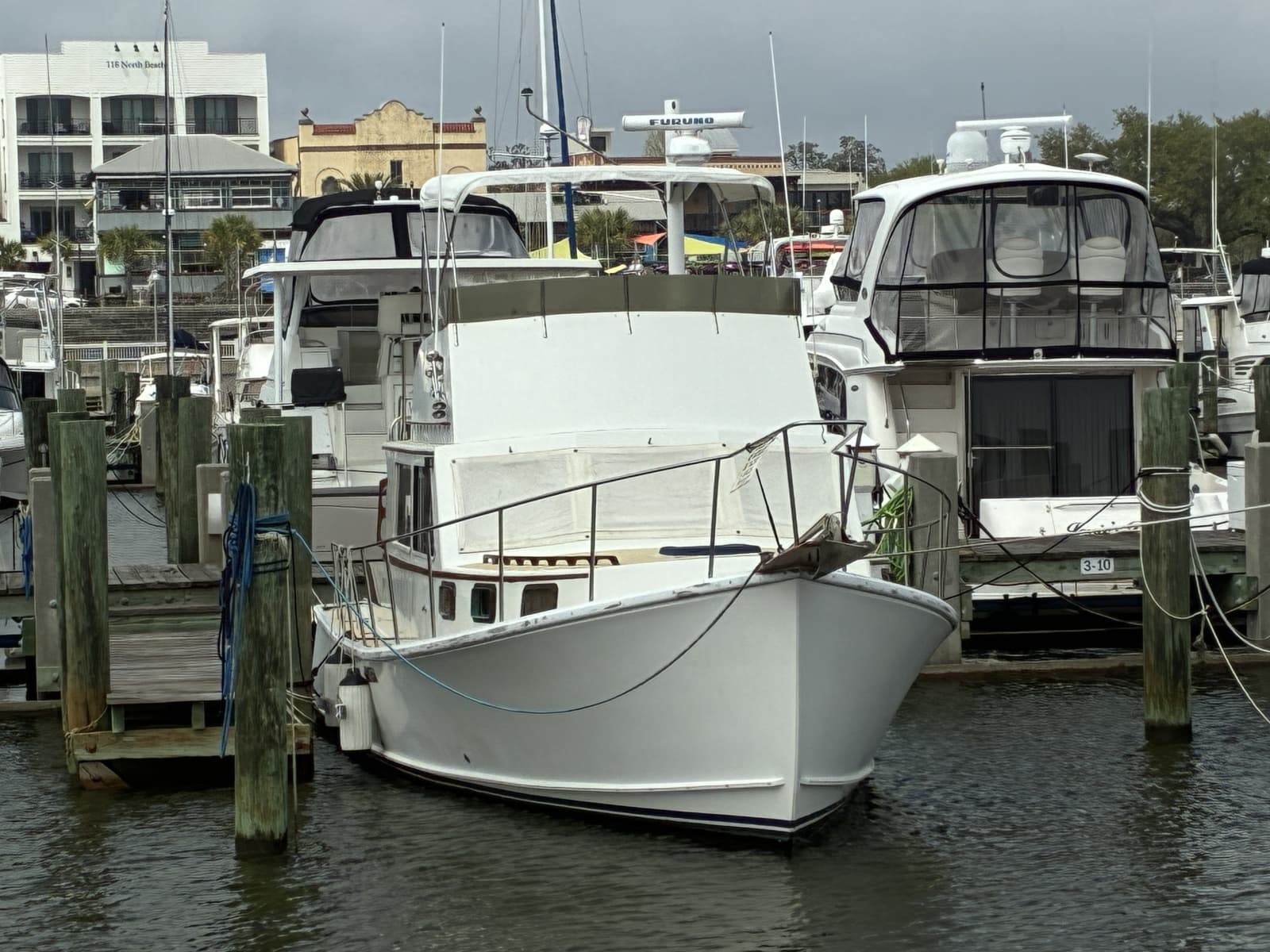 1989 Duffy 35 Flybridge - Bow