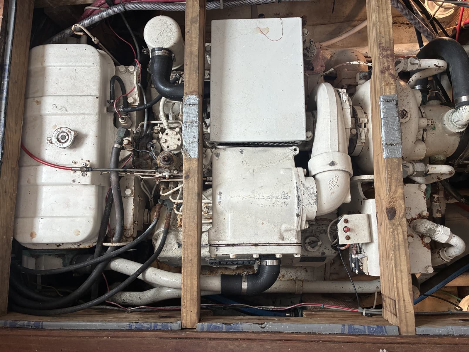 1989 Duffy 35 Flybridge - Engine