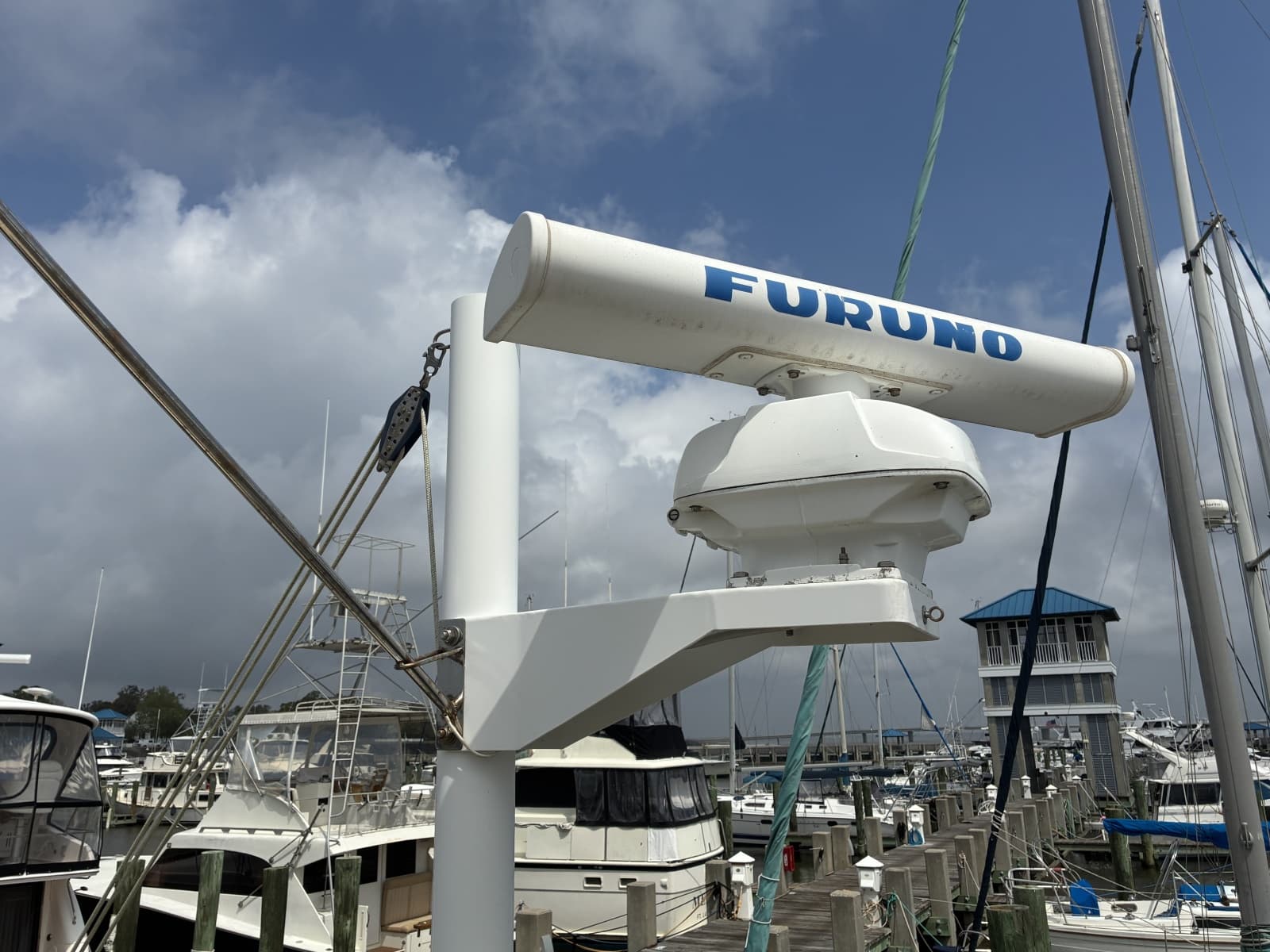 1989 Duffy 35 Flybridge - Radar