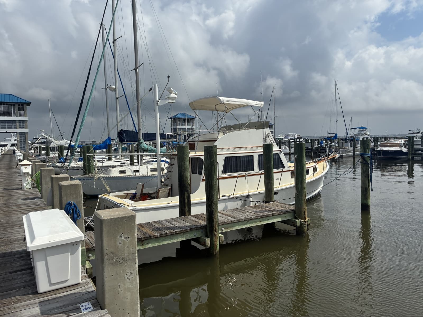 1989 Duffy 35 Flybridge - Starboard