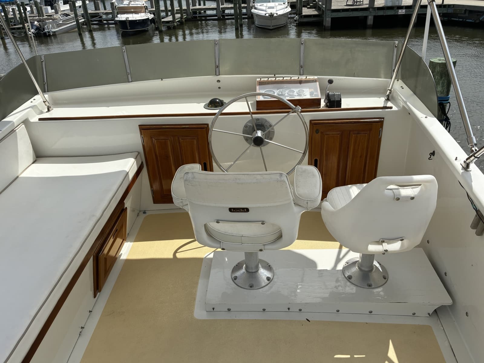 1989 Duffy 35 Flybridge - Flybridge