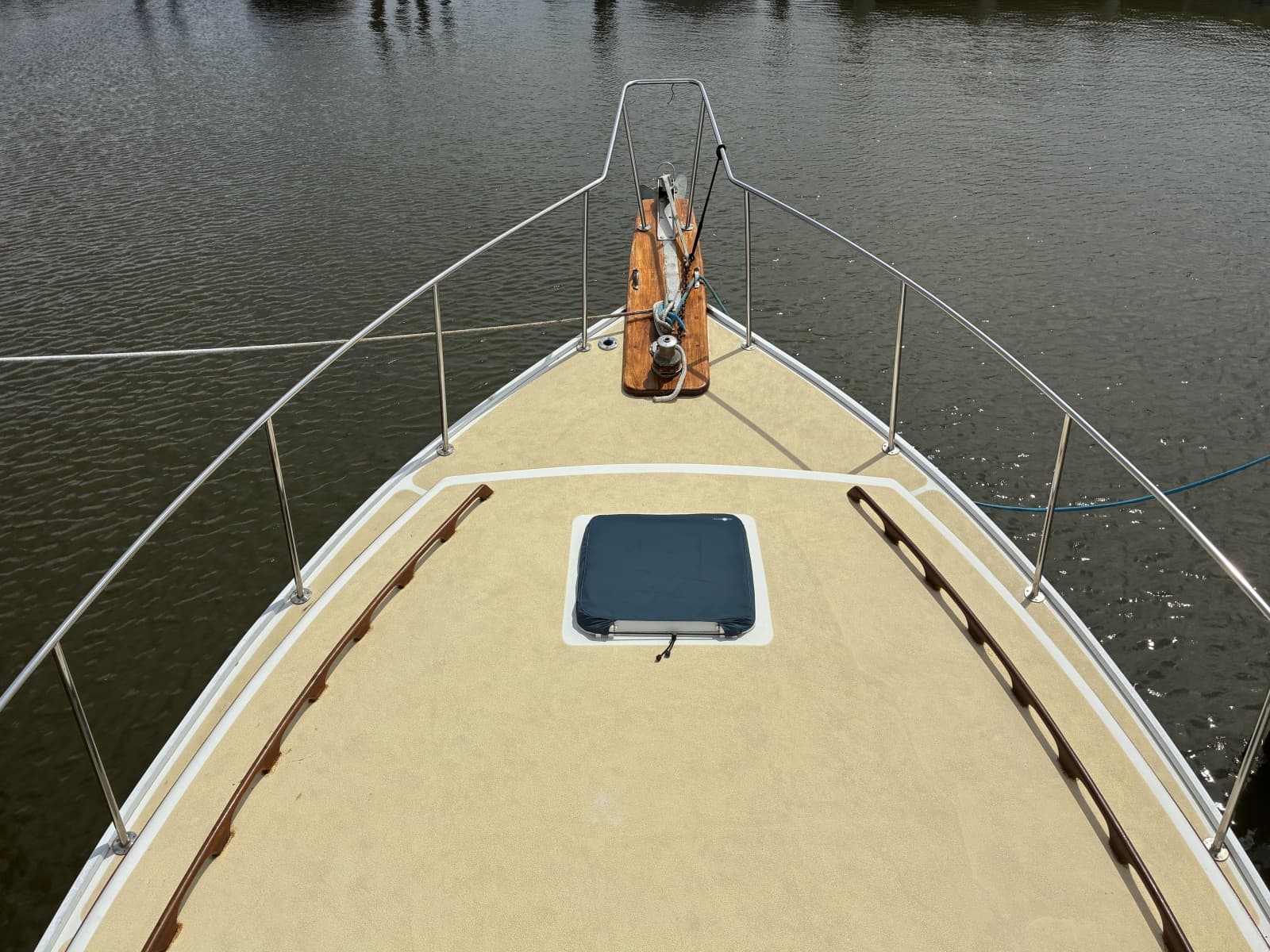 1989 Duffy 35 Flybridge - Foredeck