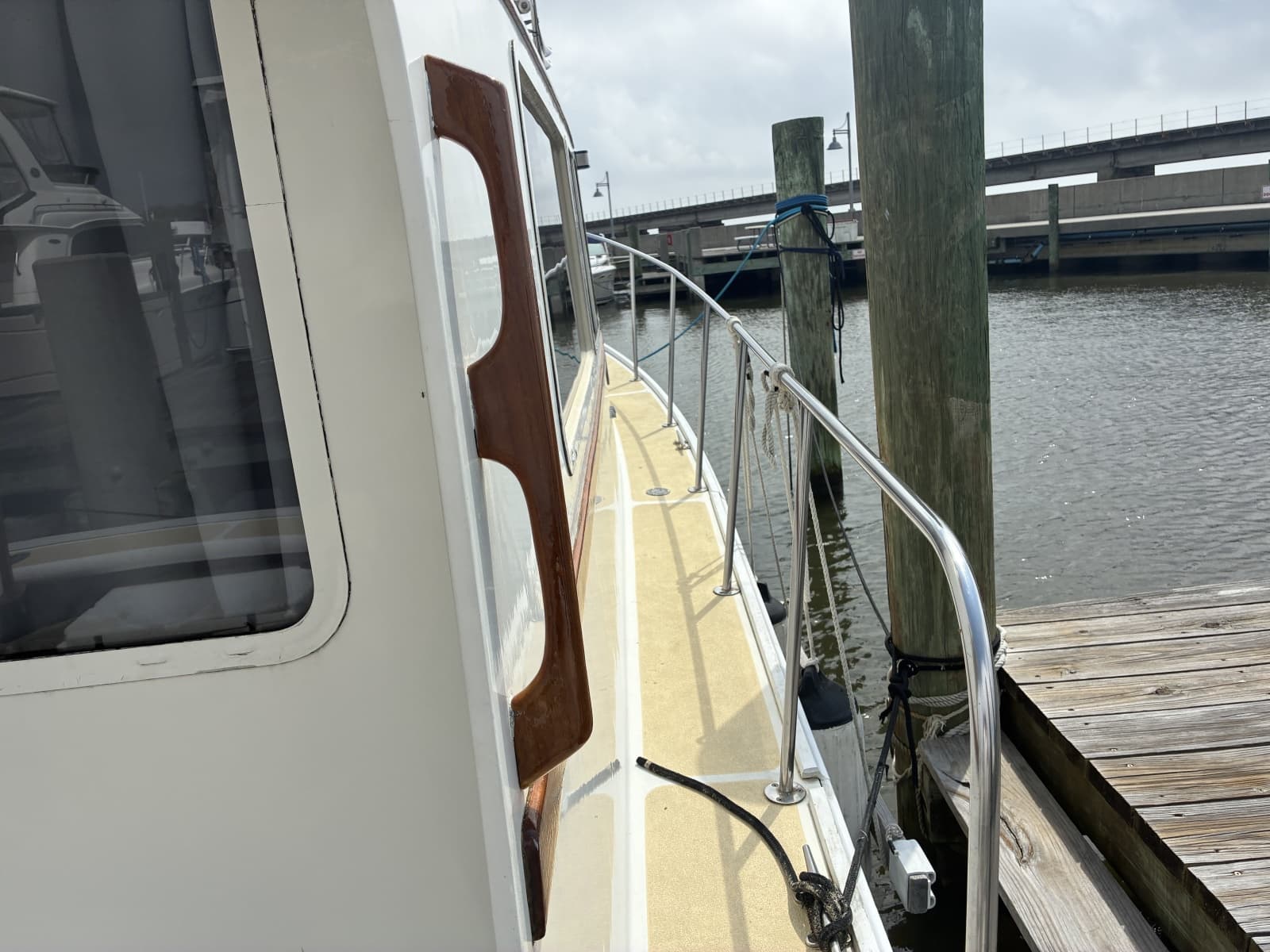 1989 Duffy 35 Flybridge - Starboard side