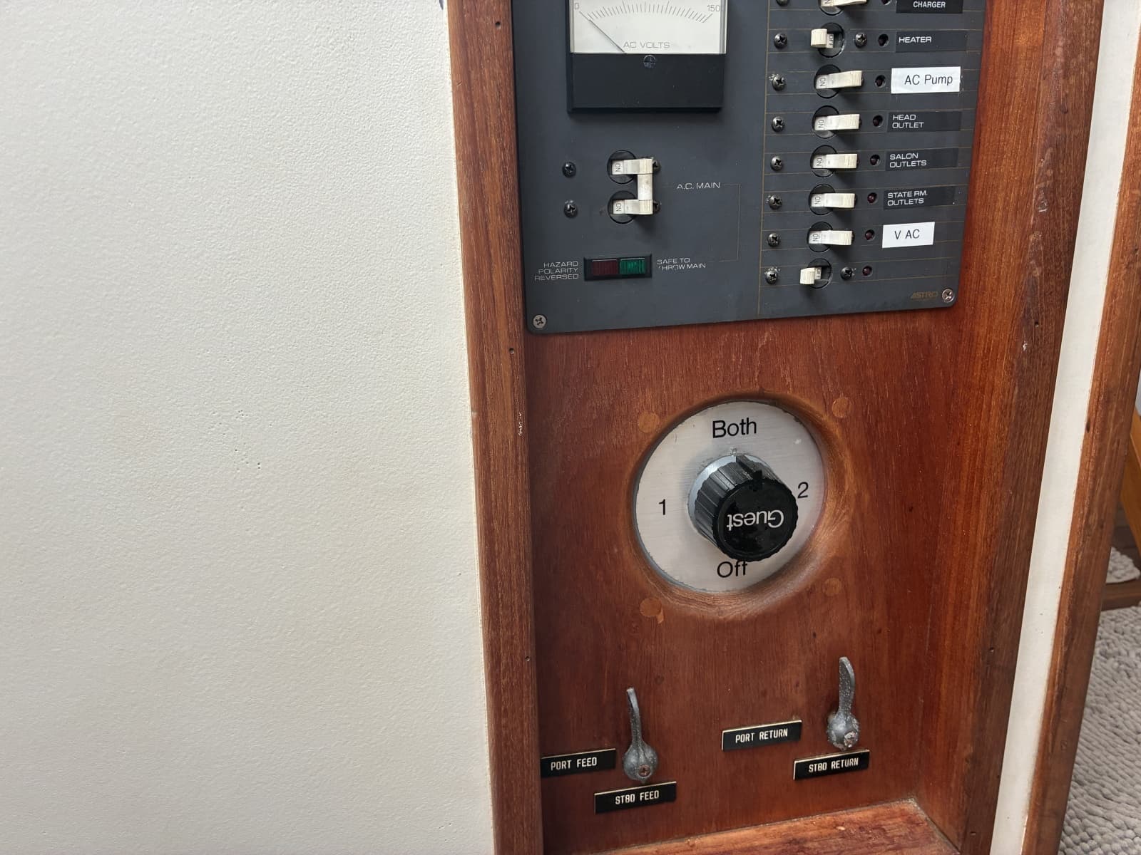 1989 Duffy 35 Flybridge - Battery Switch