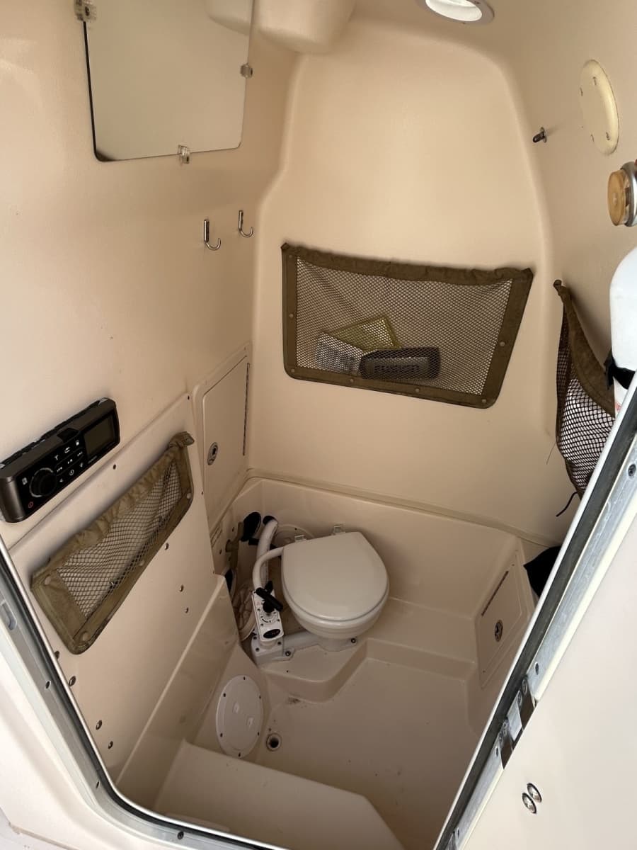 2004 Grady-White Chase 273