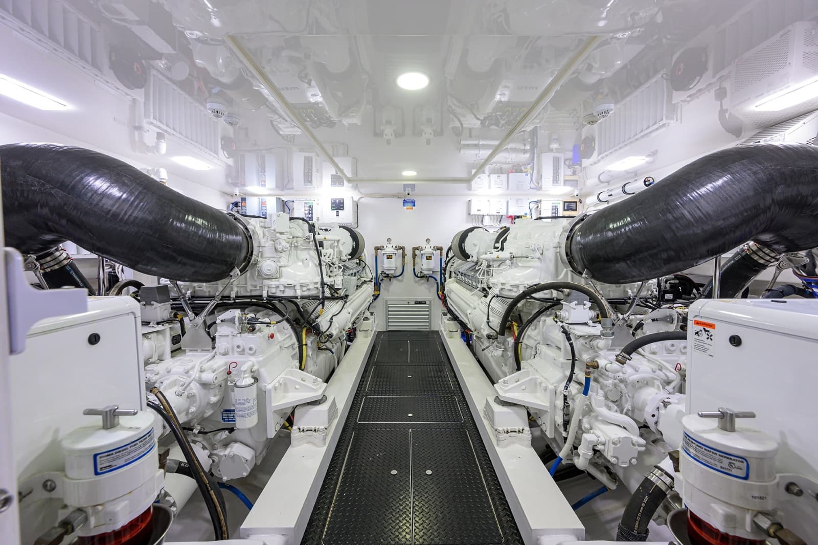 Viking 80 MERCEDES - Engine Room