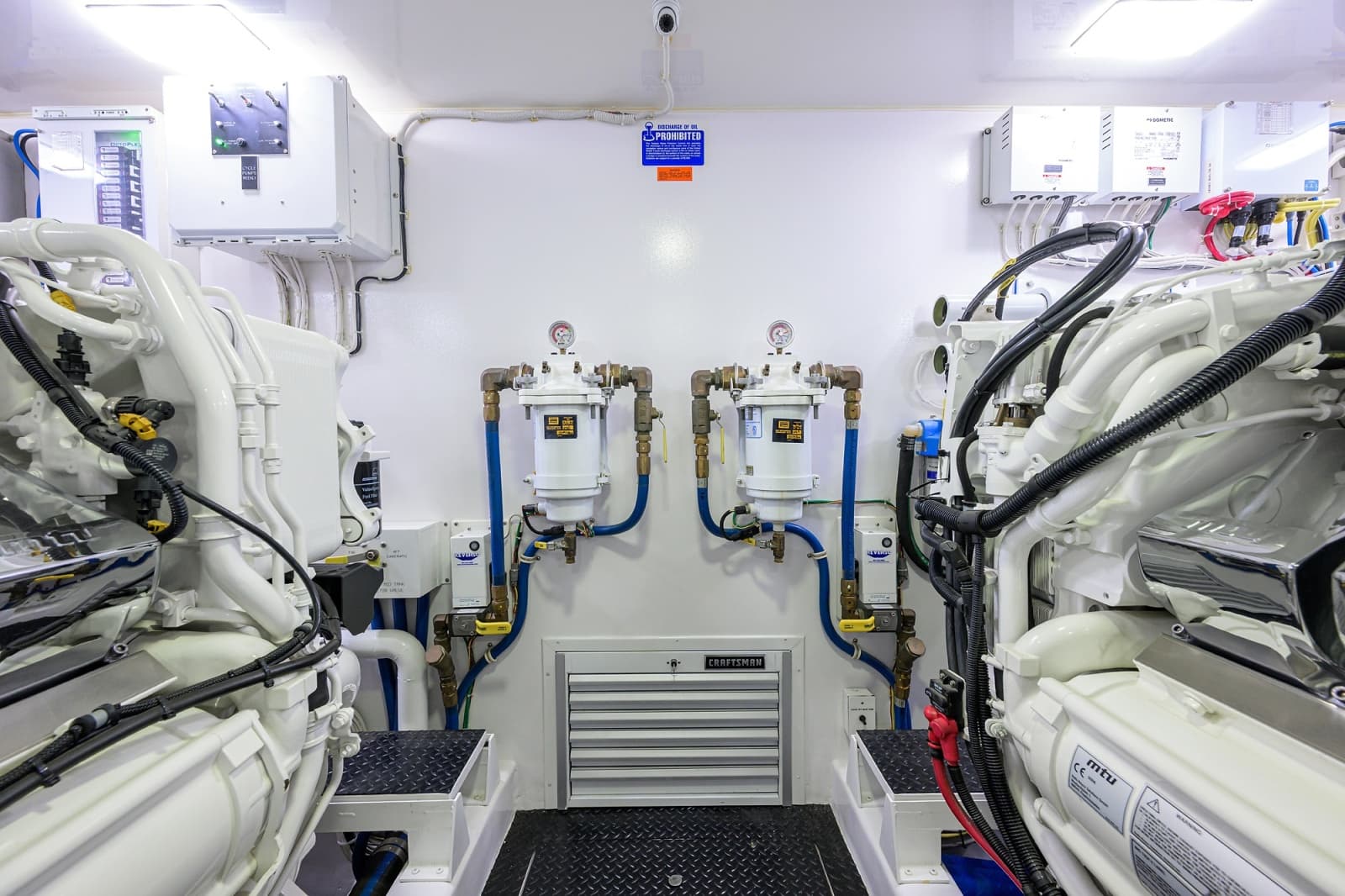 Viking 80 MERCEDES - Engine Room