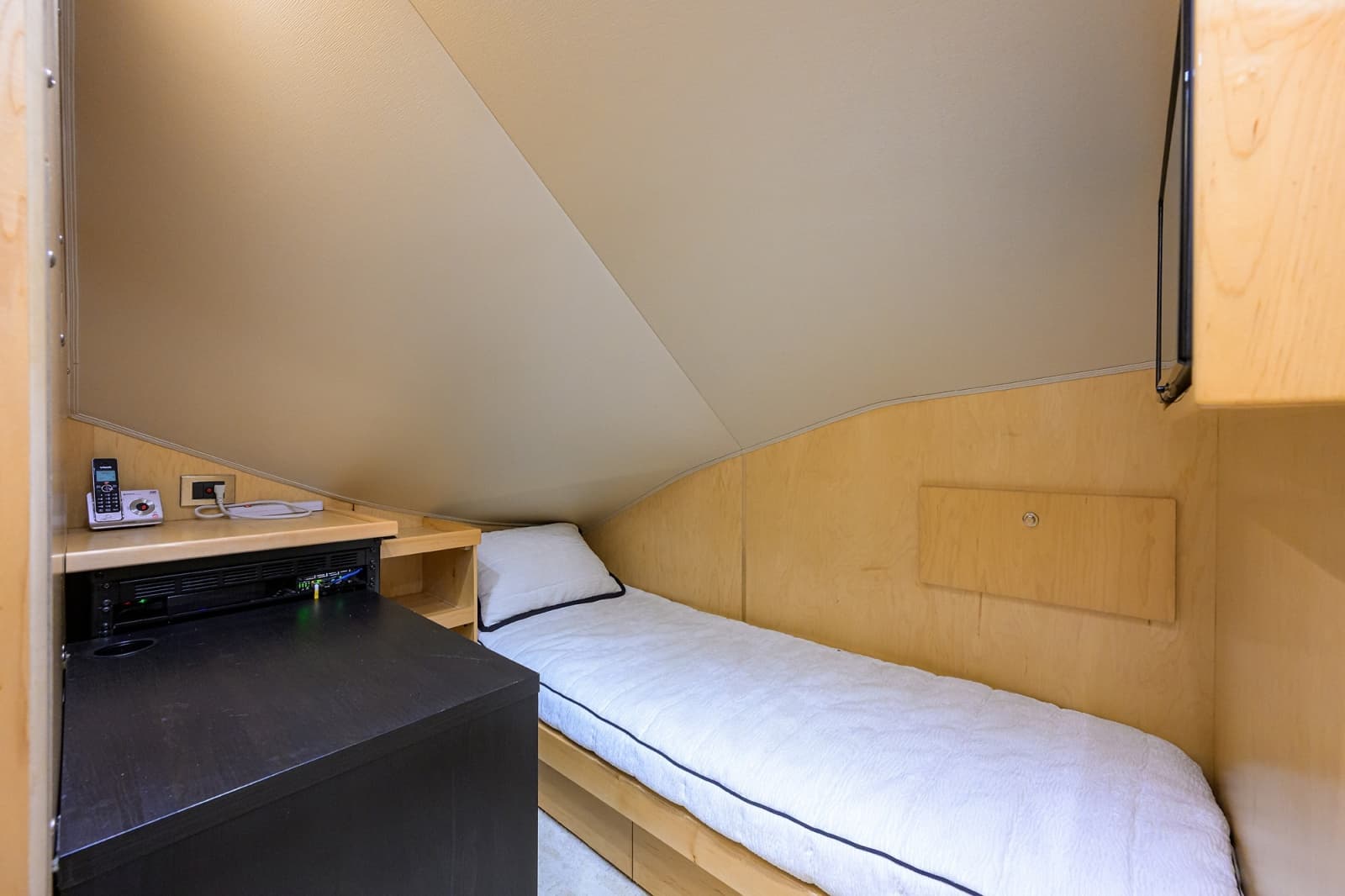 Viking 80 MERCEDES - Pantry