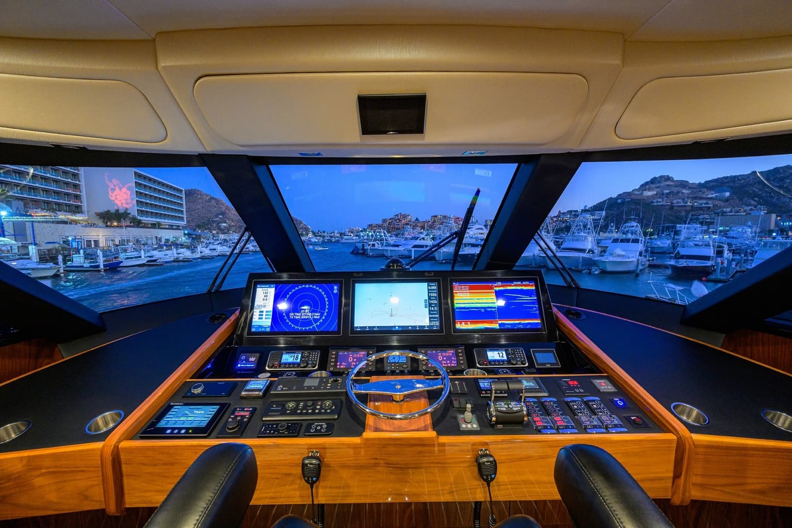 Viking 80 MERCEDES - Enclosed Flybridge