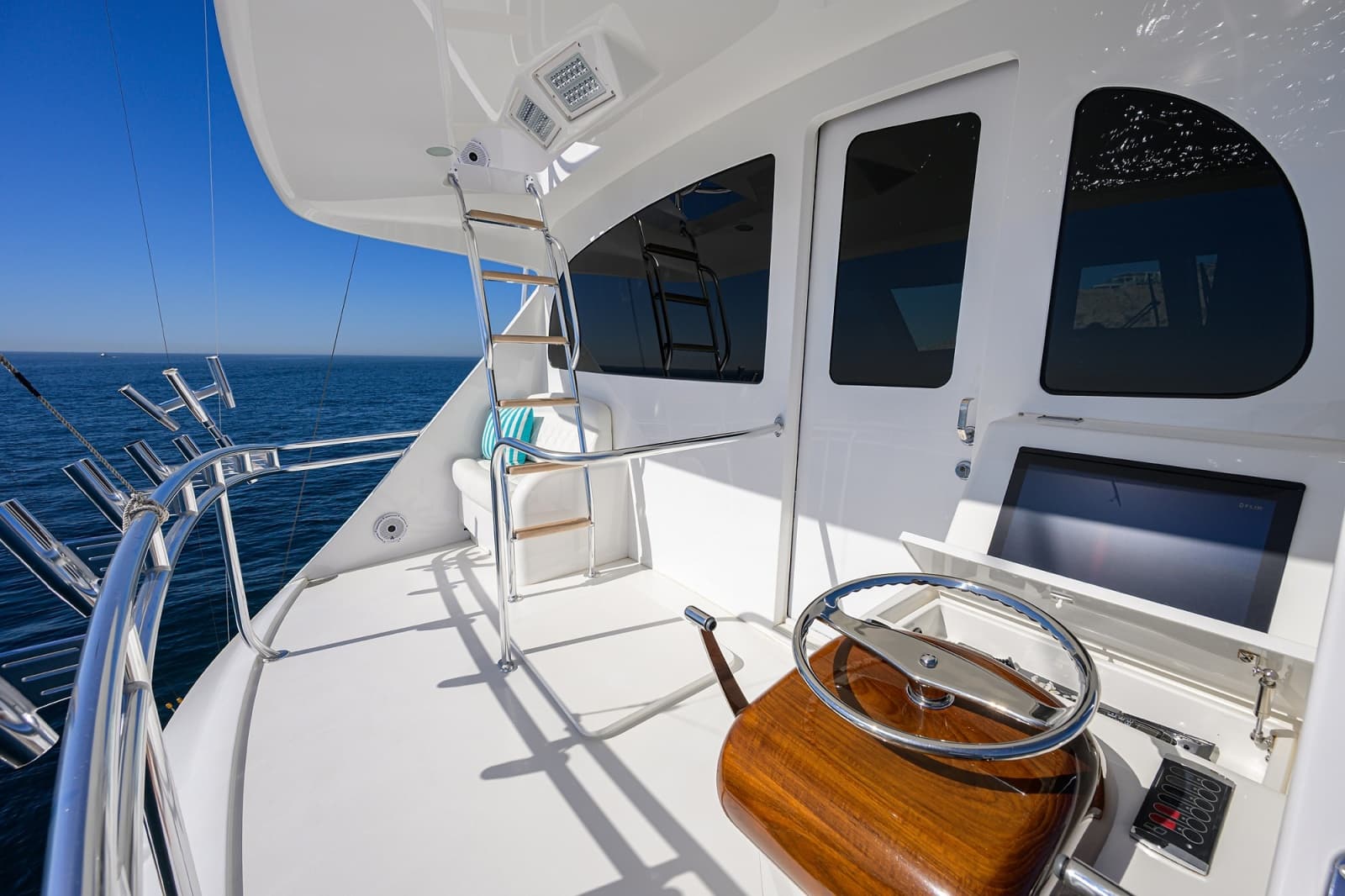 Viking 80 MERCEDES - Enclosed Flybridge Aft Deck