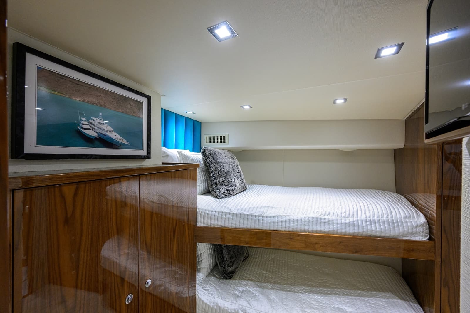 Viking 80 MERCEDES - Mid Starboard Guest Stateroom