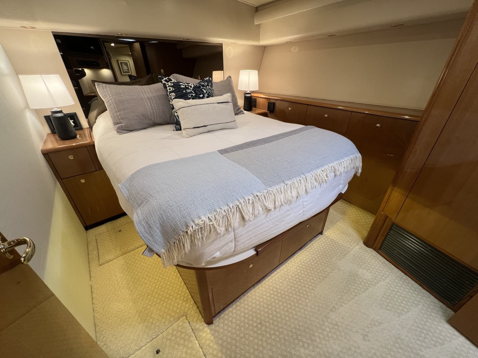 Viking 52 LET IT RAIN - Master Stateroom