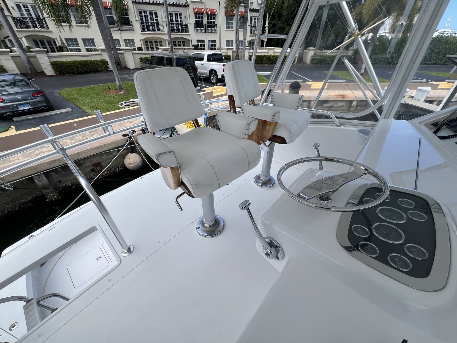 Viking 52 LET IT RAIN - Helm