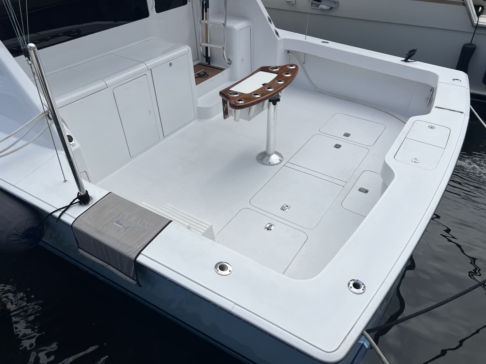 Viking 52 LET IT RAIN - Cockpit