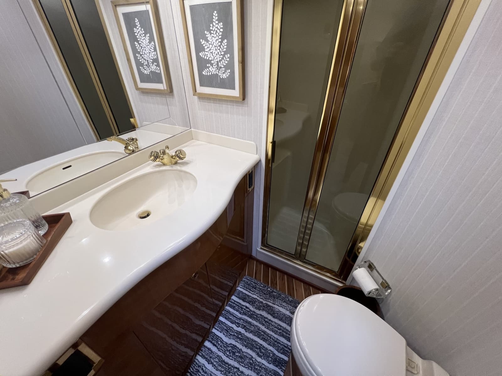 Viking 52 LET IT RAIN - Master Stateroom Ensuite Head