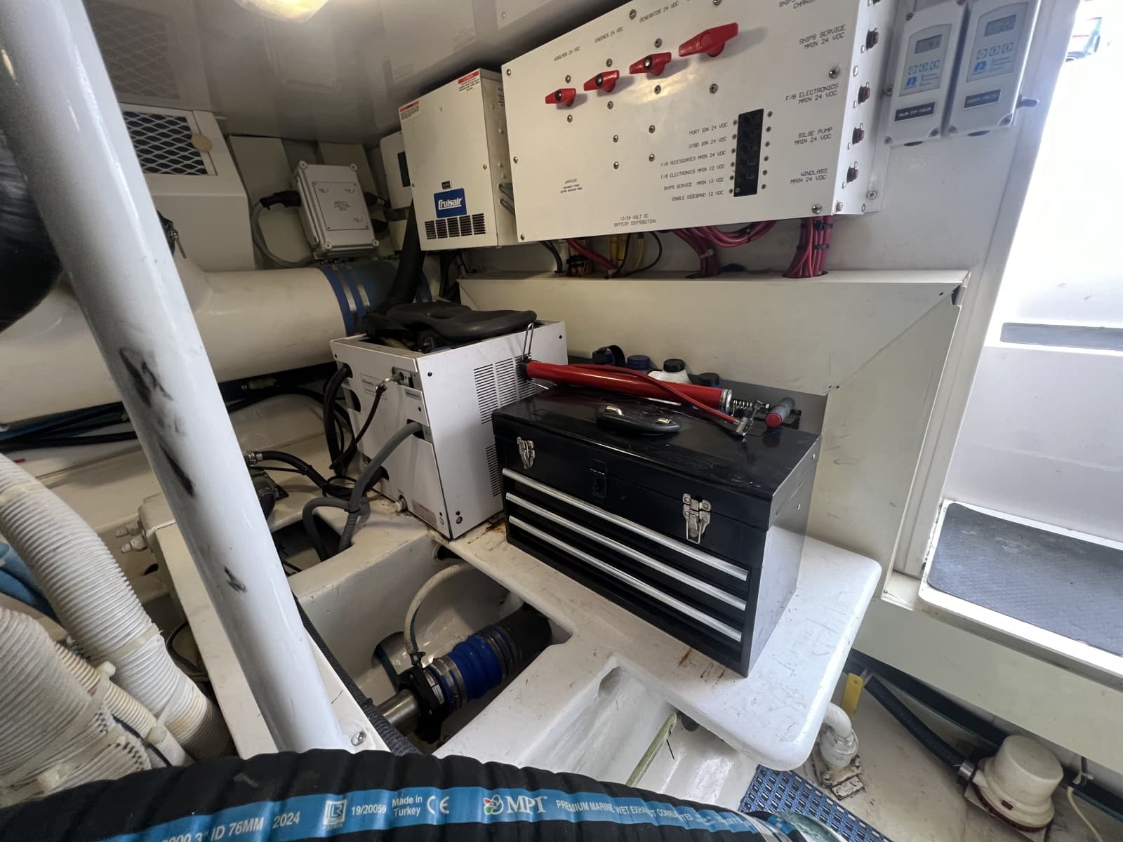 Viking 52 LET IT RAIN - Engine Room