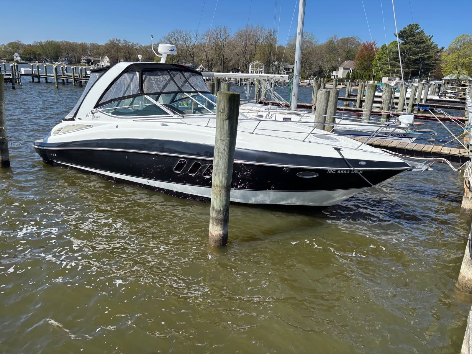 2008 Cruisers Yachts 330/350 Express