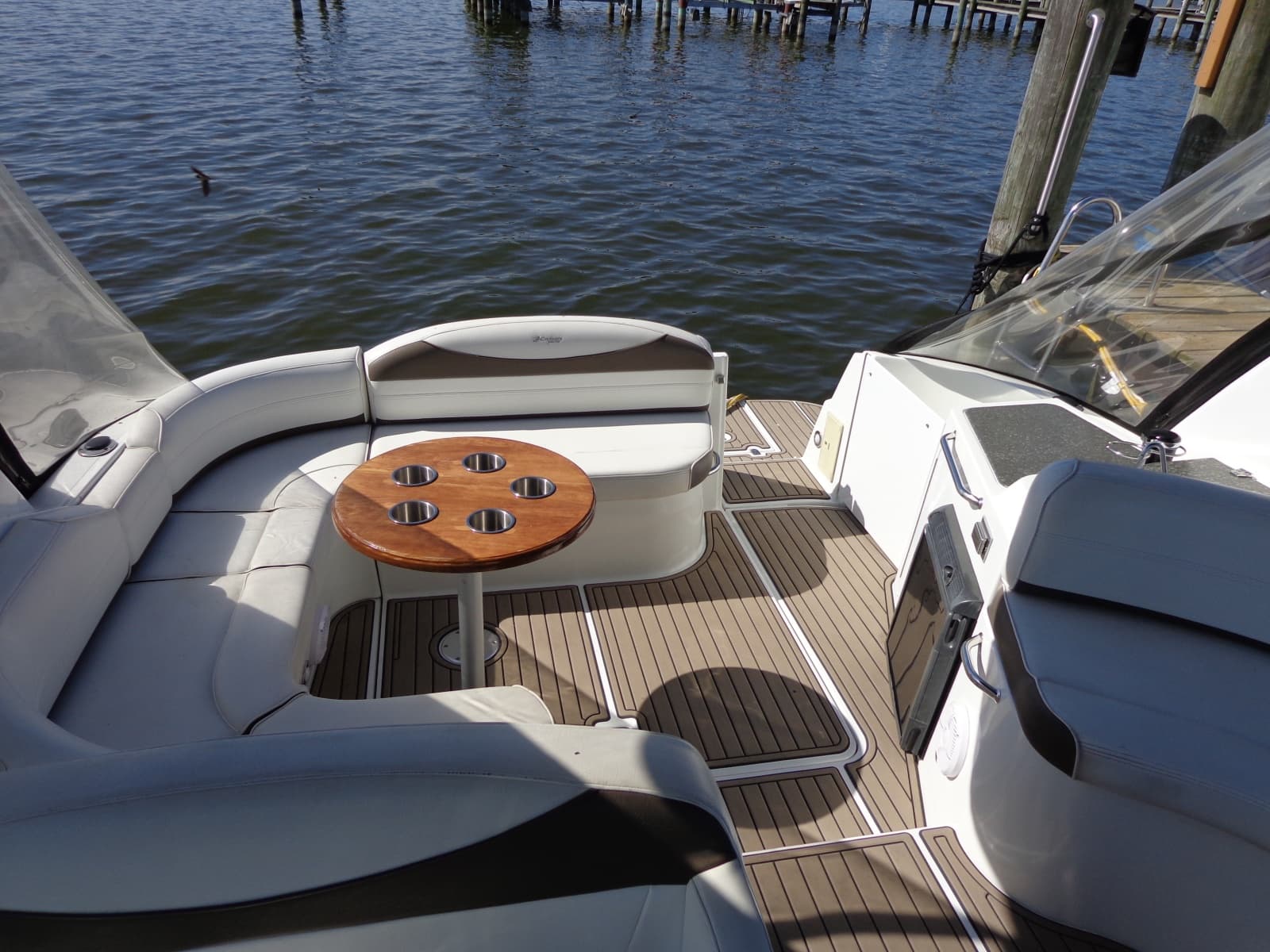 2008 Cruisers Yachts 330/350 Express