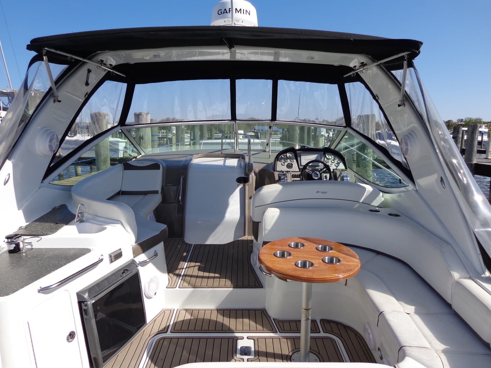 2008 Cruisers Yachts 330/350 Express