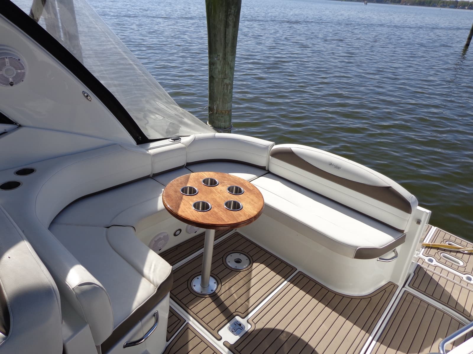 2008 Cruisers Yachts 330/350 Express