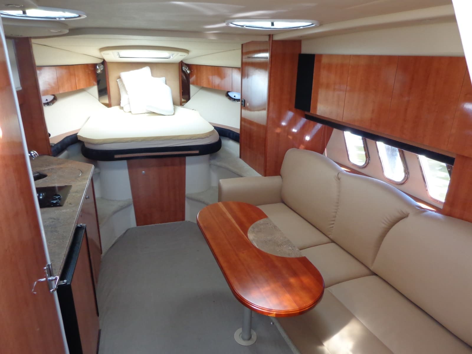 2008 Cruisers Yachts 330/350 Express