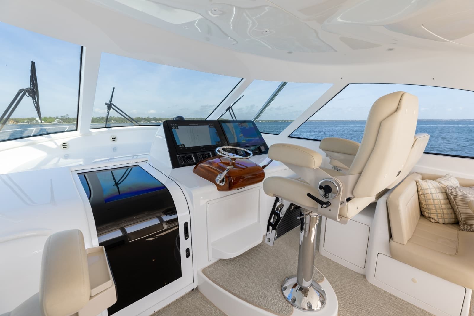 2018 52 Viking Sport Tower Wild Eagle Helm Deck (2)