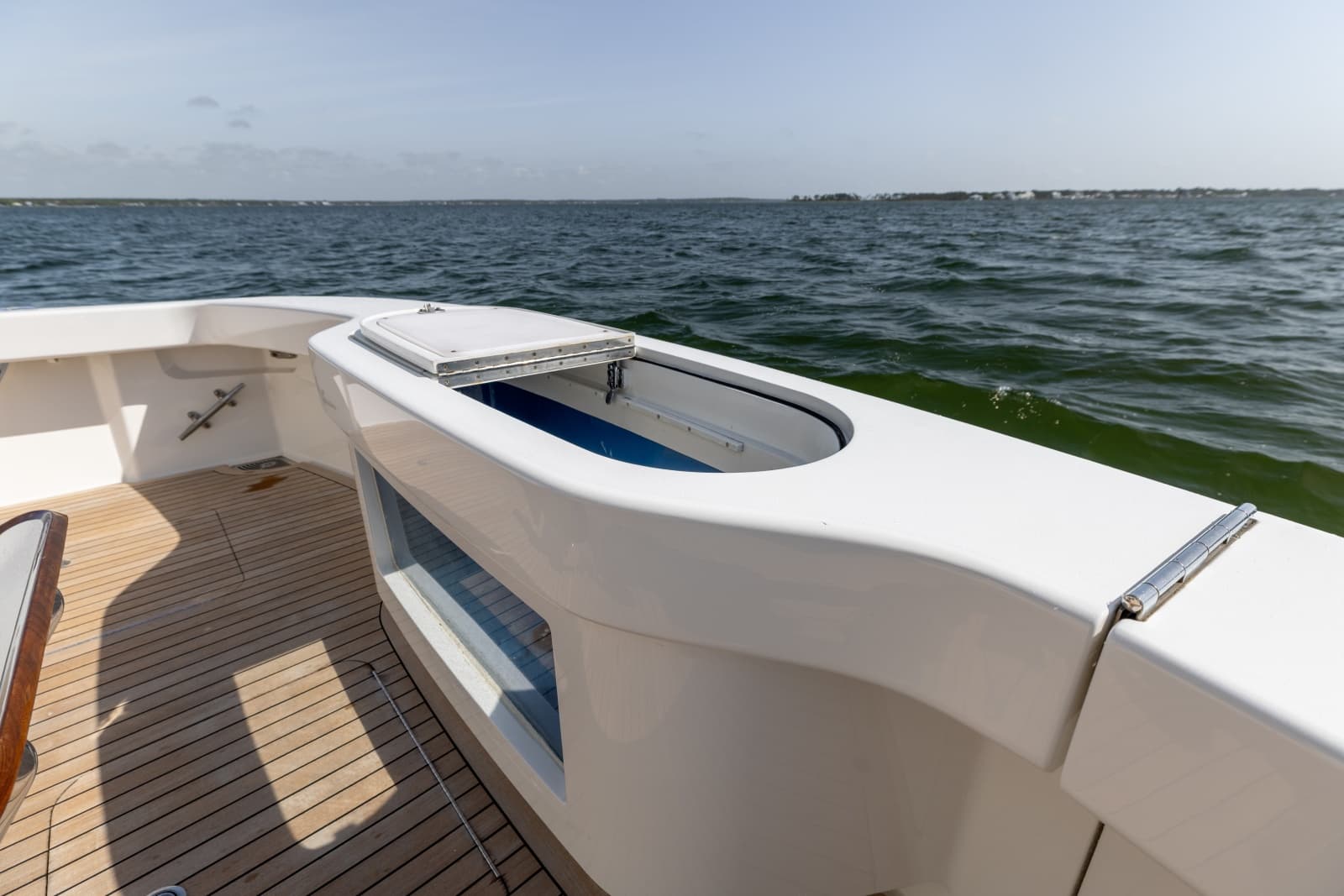 2018 52 Viking Sport Tower Wild Eagle Livewell (1)