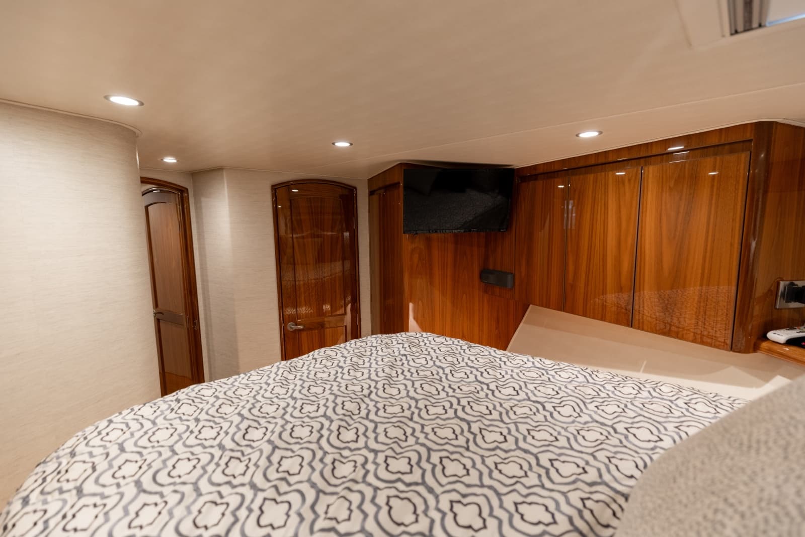 2018 52 Viking Sport Tower Wild Eagle Master Stateroom (1)