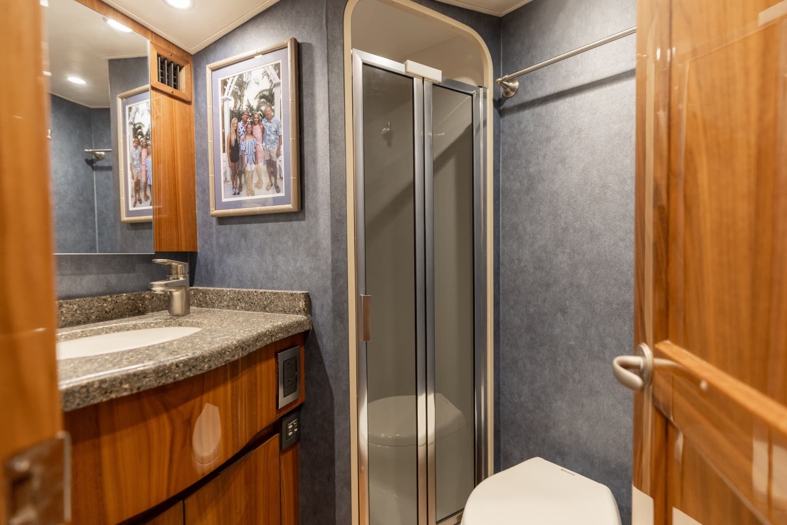 2018 52 Viking Sport Tower Wild Eagle Stbd Head (1)